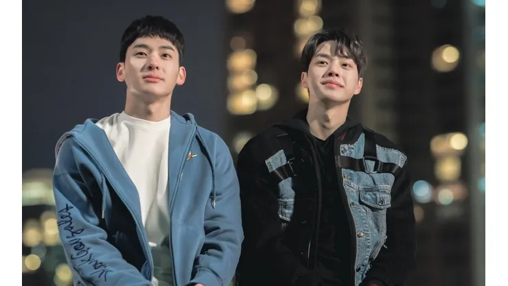 Los protagonistas de Love Alarm