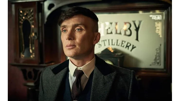 Cillian Murphy interpreta a Tommy Shelby en Peaky Blinders.