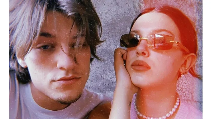 Muy enamorados: Millie Bobby Brown publicó una romántica foto con su novio por Navidad.