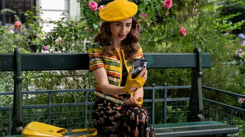 Lily Collins como Emily.