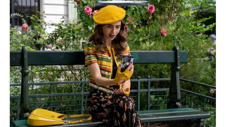 Lily Collins como Emily.