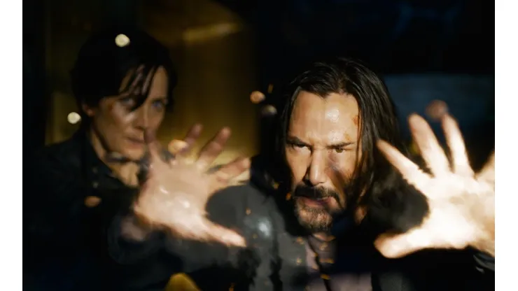 Keanu Reeves y Carrie-Anne Moss como Neo y Trinity