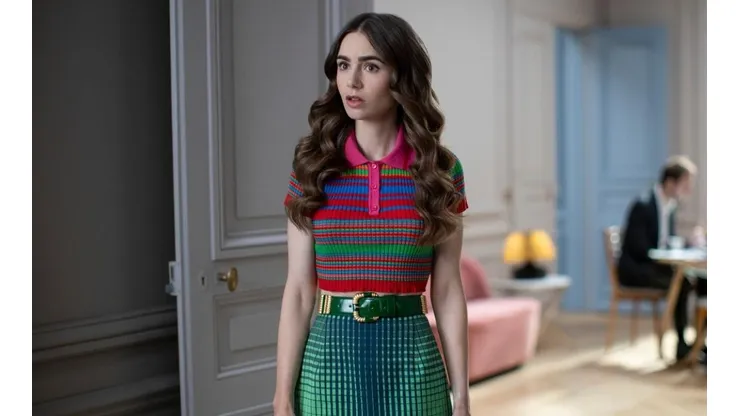 Lily Collins como Emily.