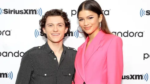 Tom Holland y Zendaya protagonizan Spider-Man como Peter Parker y MJ.
