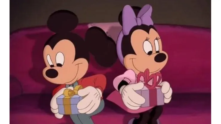 Los emblemáticos Mickey y Minnie Mouse en un especial navideño.