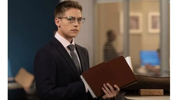 Dylan Sprouse en After: en mil pedazos