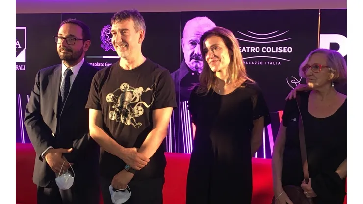 El Cónsul General de Italia en Buenos Aires, Julio Bocca, Victoria Balanza y Ana María Stekelman presentan Piazzolla Futuro.