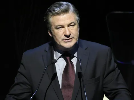 Rust: Alec Baldwin rompe en llanto y dice que no jaló el gatillo