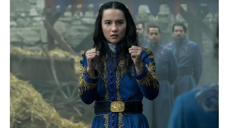 Jessie Mei Li como Alina Starkov