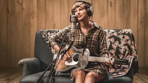 Taylor Swift presentó folklore en streaming