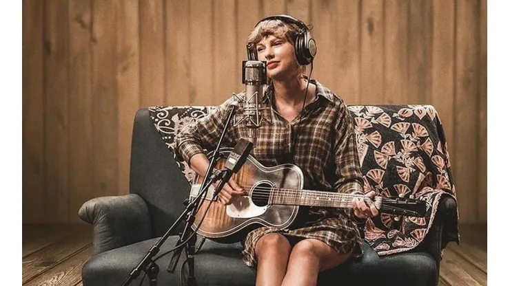 Taylor Swift presentó folklore en streaming