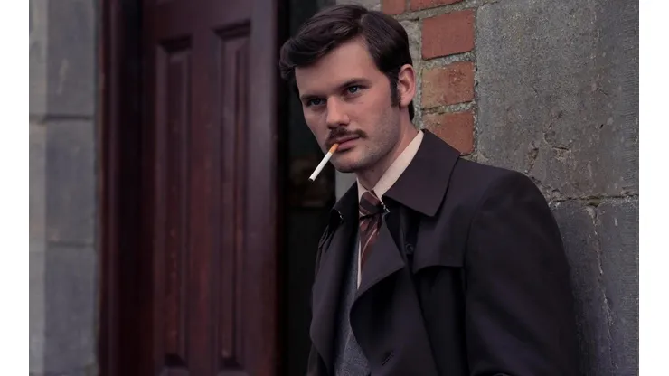 Jeremy Irvine es DS Charles Masterson en Dalgliesh, lo nuevo de Acorn TV: "Mi detective es todo lo que intentamos no ser hoy".