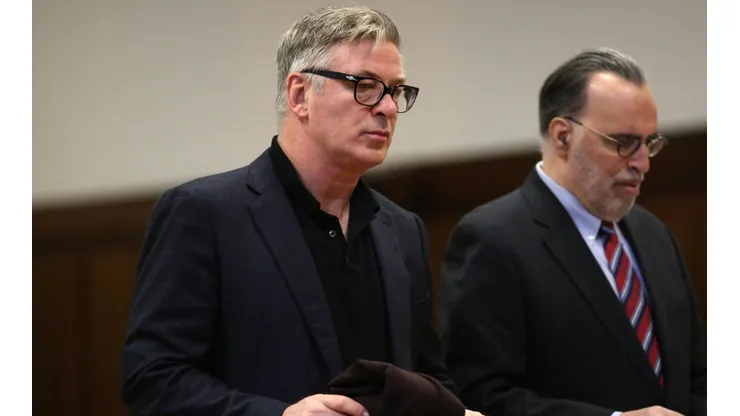Alec Baldwin dijo que habla a diario con la policía.