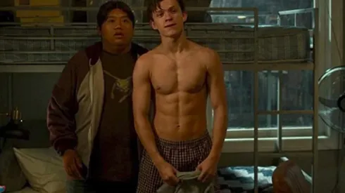 Tom Holland presume su físico