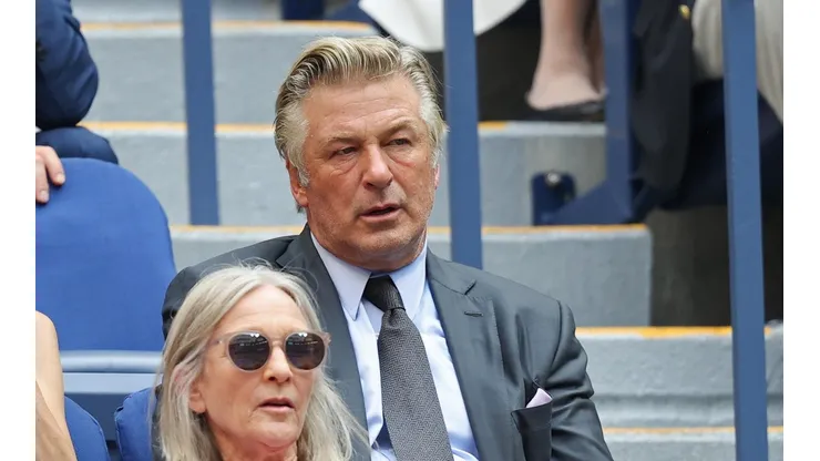 Alec Baldwin contó que habla todos los días con los oficiales del caso.