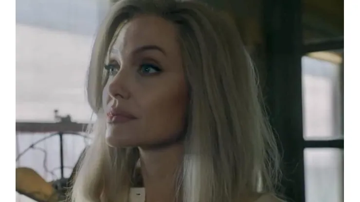 Angelina Jolie como Thena