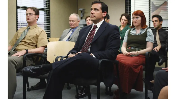 Este actor de The Office posa con la bandera de Uruguay y aparece en varios productos del mundo por error.