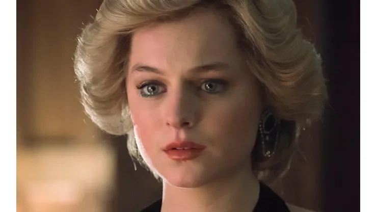 Emma Corrin como Lady Di