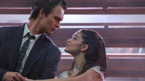 Rachel Zegler y Ansel Elgort protagonizan West Side Story.