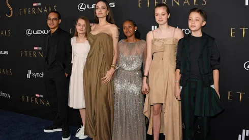 Angelina Jolie y sus hijos.