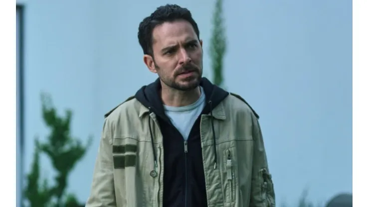 Manolo Cardona como Álex Guzmán