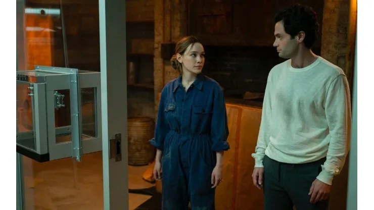 Penn Badgley y Victoria Pedretti protagonizan You
