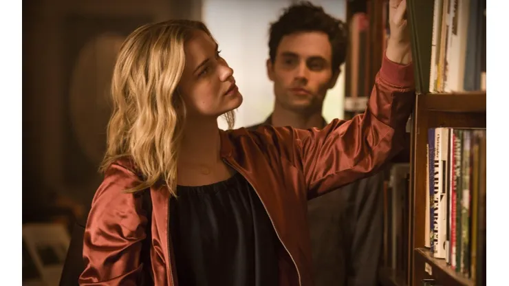 You: quiénes son las parejas de la serie de Netflix en la vida real.