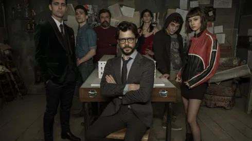 Álvaro Morte y la banda