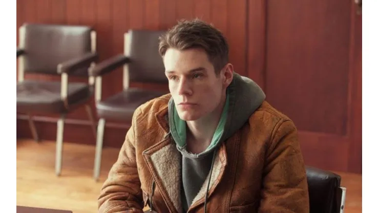 Connor Swindells interpreta a Adam Groff en Sex Education