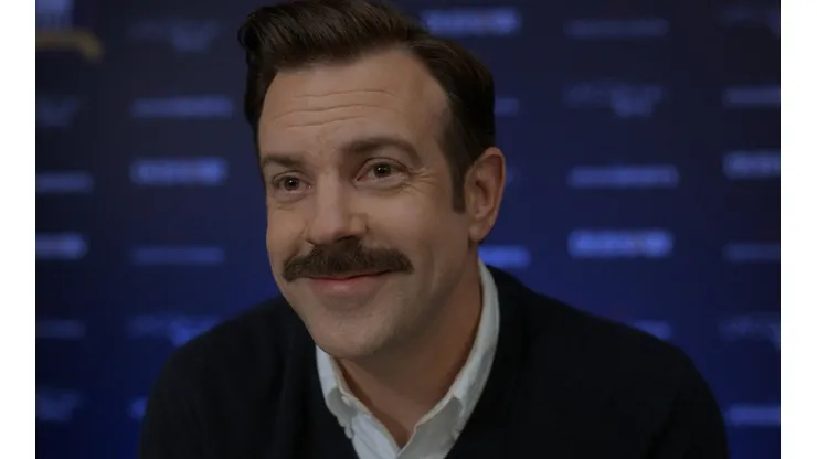 Jason Sudeikis protagoniza la serie.