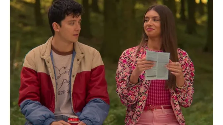 Asa Butterfield y Mimi Keene