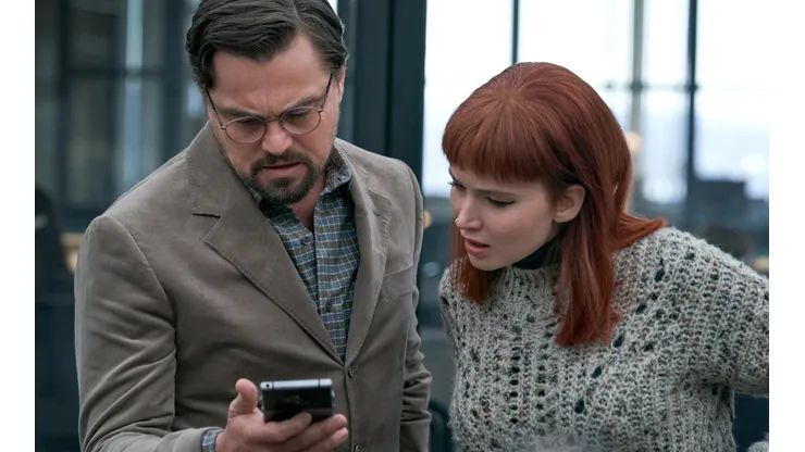 Leonardo DiCaprio y Jennifer Lawrence interpretan a dos astrónomos de poco prestigio.