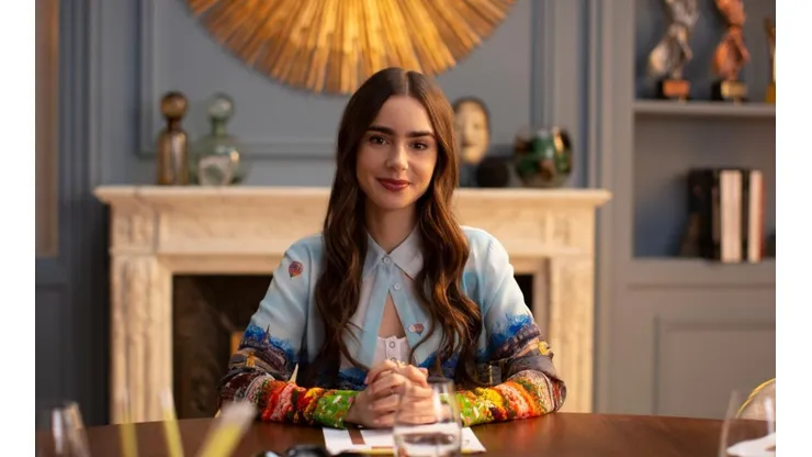 Lily Collins como Emily in París