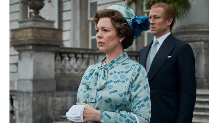 Olivia Colma y Tobías Menzies como Isabel II y Felipe de Edimburgo