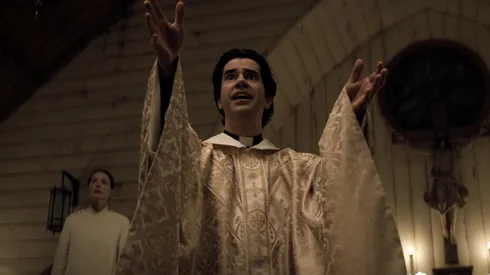 Misa de medianoche: cuándo se estrena la nueva serie de terror de Netflix que recomienda Stephen King.