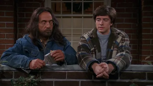 Leo junto a Eric, el protagonista de la serie.