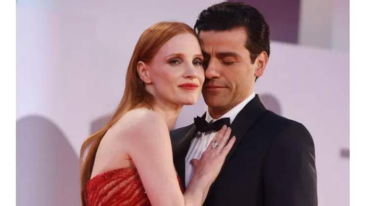 Jessica Chastain y Oscar Isaac posaron en la alfombra roja en Venecia