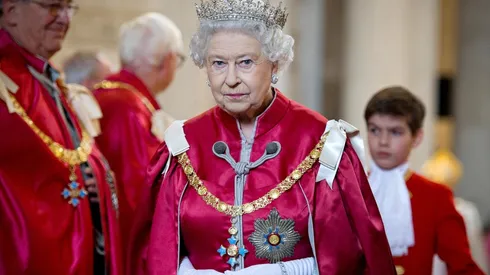 Ideal para The Crown: hay un traidor en la realeza por filtrar qué sucederá cuando muera la reina Isabel II.