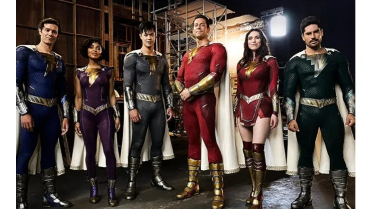 La familia Shazam, lista para la acción.