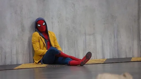 Tom Holland como Peter Parker