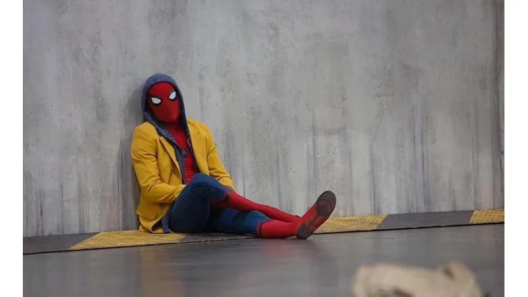 Tom Holland como Peter Parker