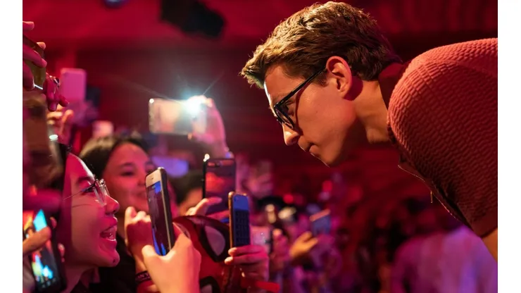 Tom Holland reaccionó al tráiler de "Spider-Man: No Way Home" y dio nuevos detalles.