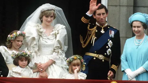 Peter Morgan, creador de The Crown, hunde a la familia real con una cruda descripción.