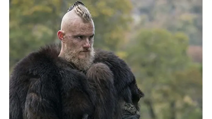 El actor interpretó a Björn en Vikings desde 2014 hasta 2020.