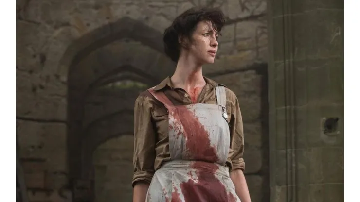 Caitriona Balfe como Claire
