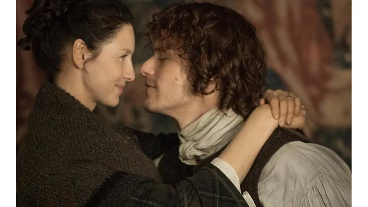 Sam Heughan y Caitriona Balfe en sus papeles de Jamie y Claire