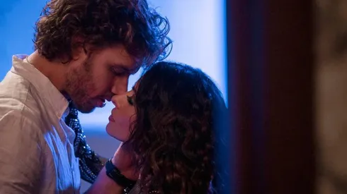 La serie furor en Netflix incluyó un desnudo total y le llovieron memes