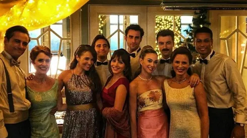 Parte del elenco de Velvet