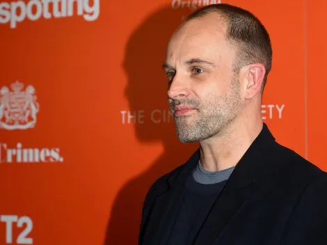 Jonny Lee Miller ficha por The Crown