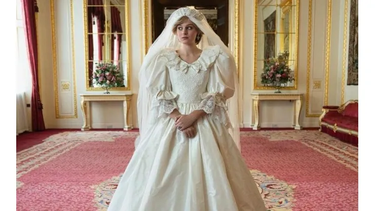 Emma Corrin como Lady Di